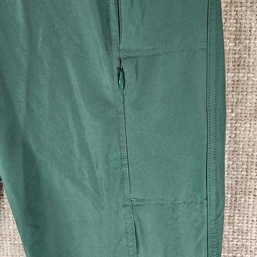 Kirkland Signature Ladies' Travel Pants Stretch Crop Womens‎ 4 Green 30x26 EUC